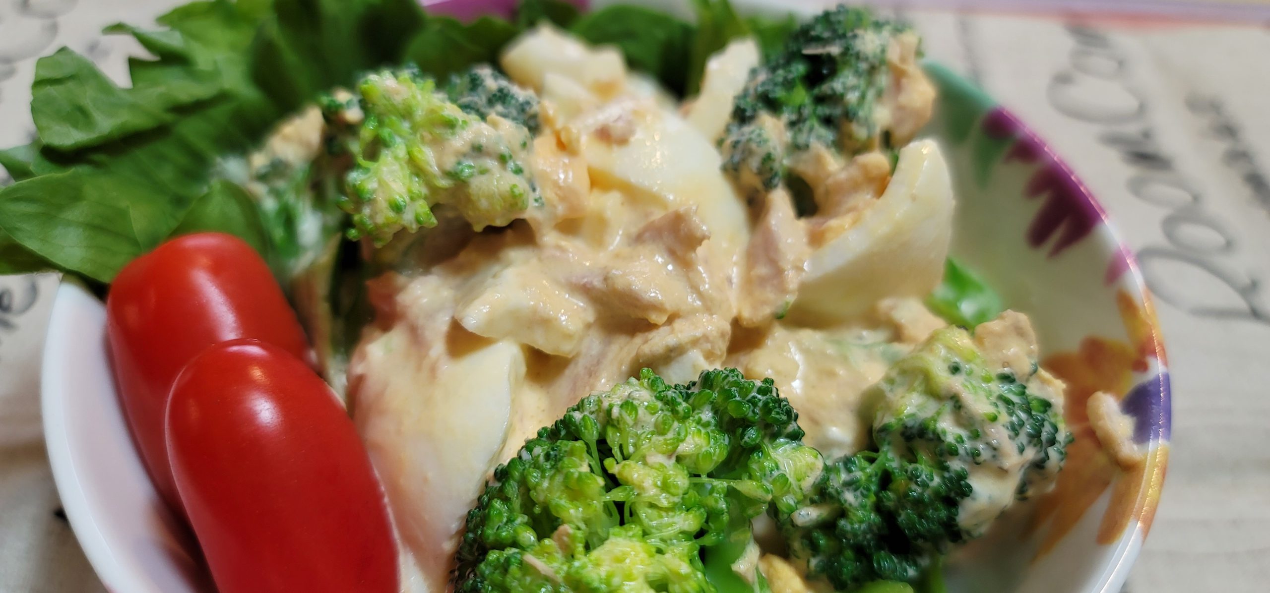 ゆで卵とブロッコリーのサラダ