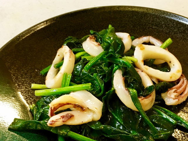 イカとほうれん草の中華炒め