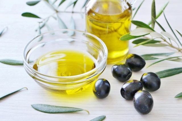 良質な油のオリーブオイル