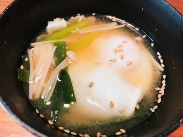 落とし卵のみそ汁