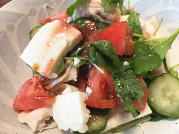 蒸し鶏と豆腐の梅ドレサラダ