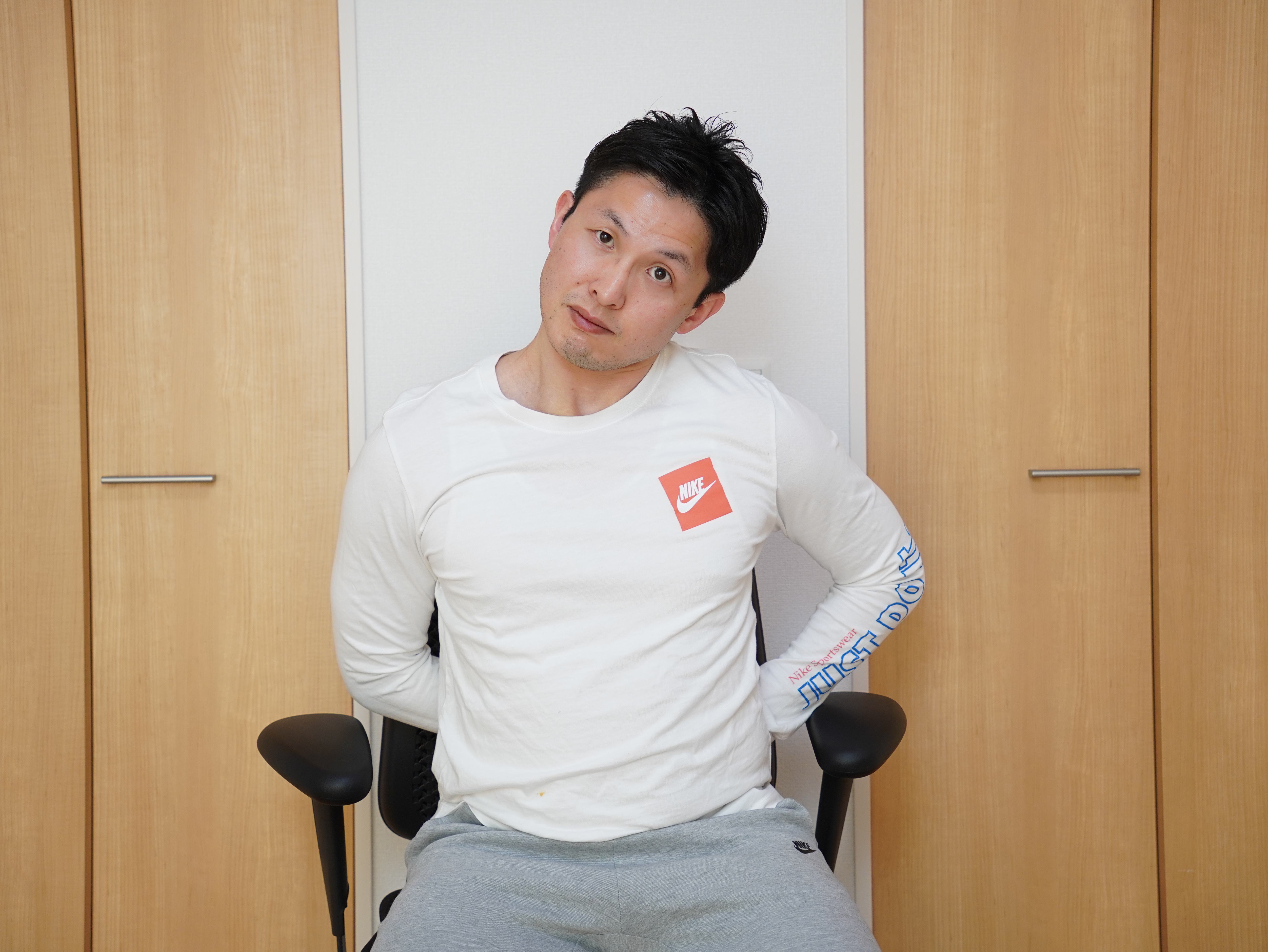 首のストレッチ