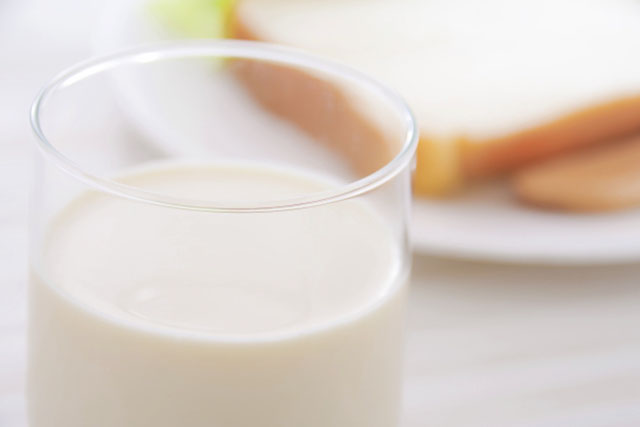 大豆イソフラボンを含む豆乳