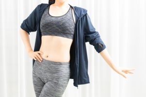 ウエストが引き締まった女性