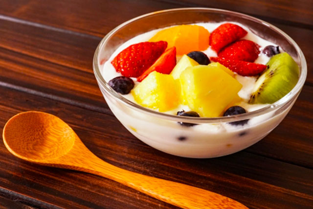 フルーツが入った豆乳ヨーグルト