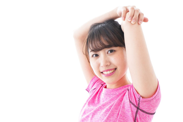 ストレッチ中の女性