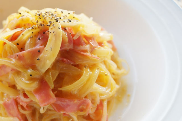こんにゃく麺のカルボナーラ風