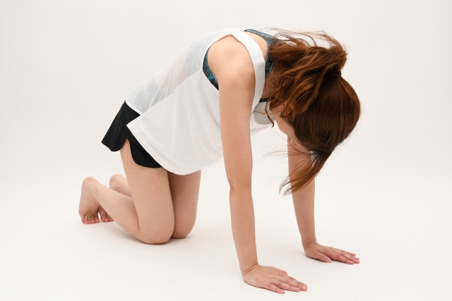 ストレッチする女性