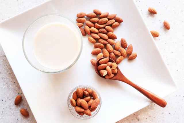 アーモンドミルク