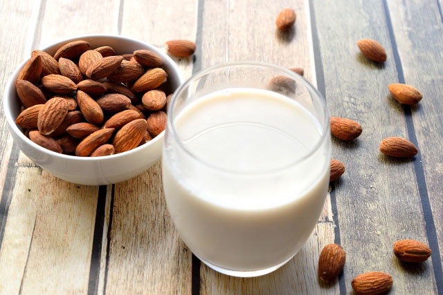 アーモンドミルク