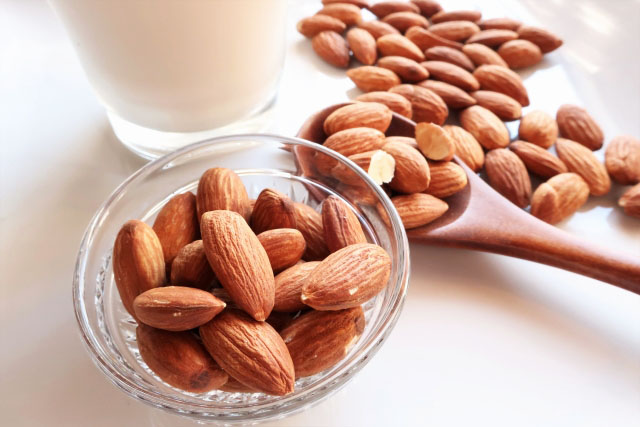 アーモンドミルク