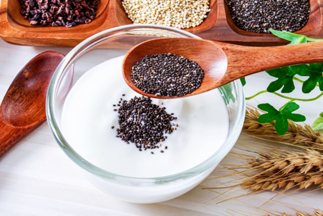 ヨーグルトにチアシード