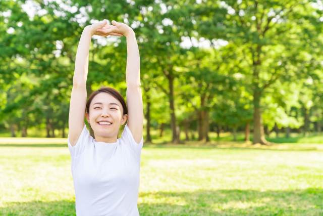 ストレッチする女性