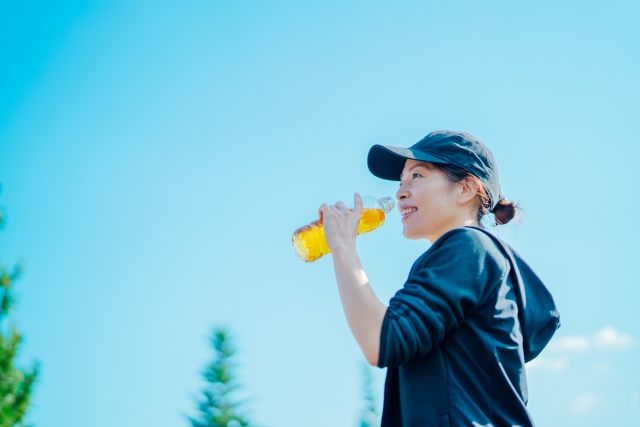 ウォーキングする女性