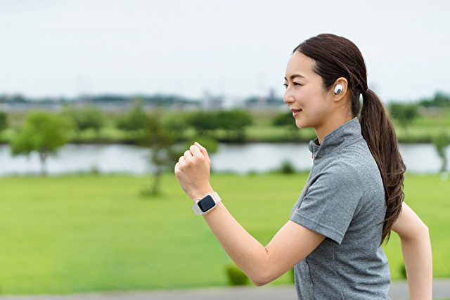 運動する女性