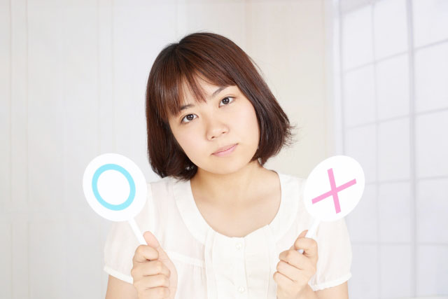 マヨネーズで悩む女性