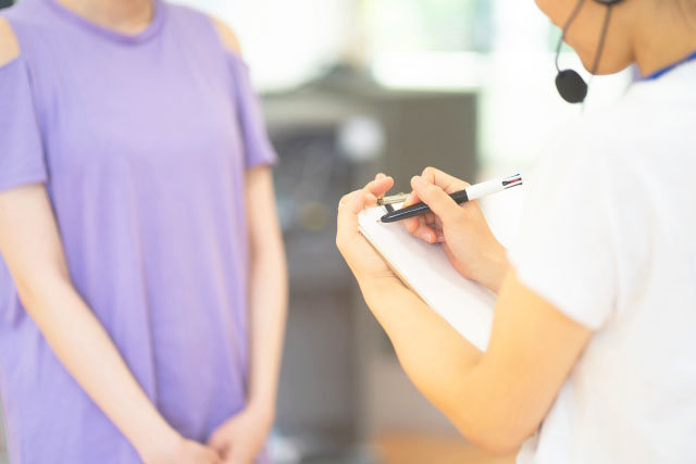 女性専用ジムに通う女性