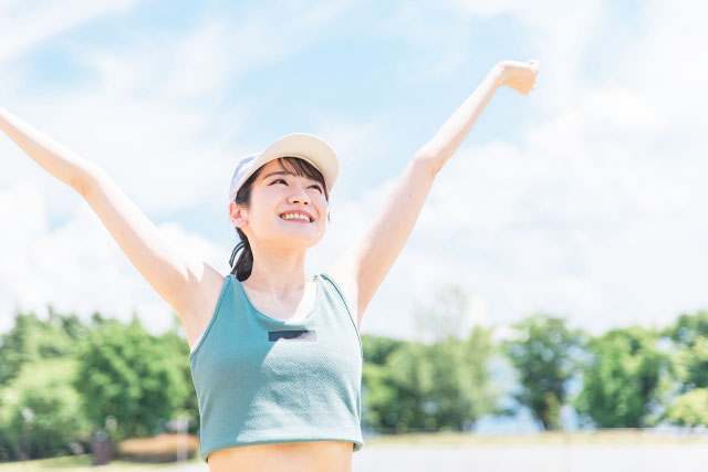 運動する女性