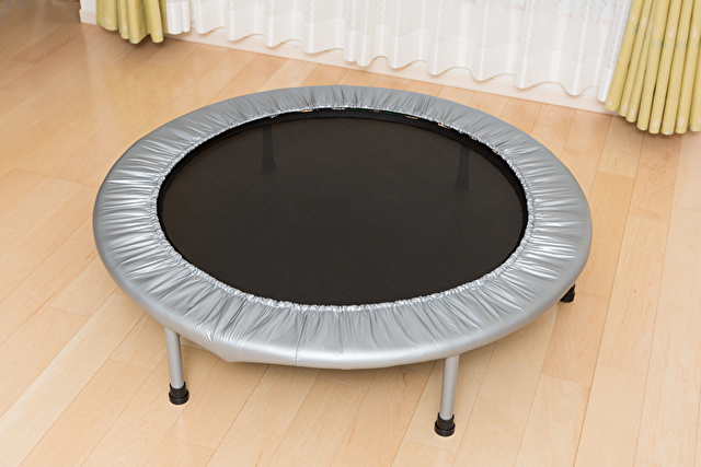 トランポリン